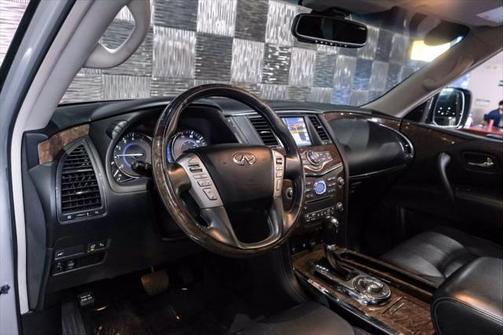2017 INFINITI QX80 Signature Edition