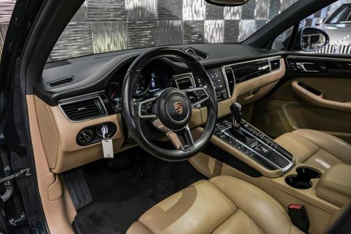 Night Blue Metallic 2018 Porsche Macan Macan Sport Edition