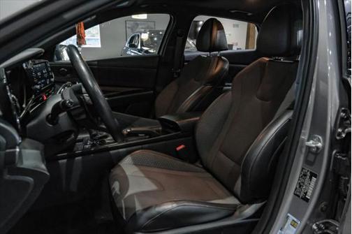 2022 Hyundai ELANTRA SE