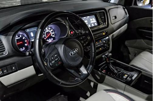 2017 Kia Sedona LX