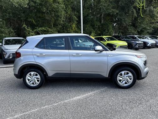 2024 Hyundai VENUE SE