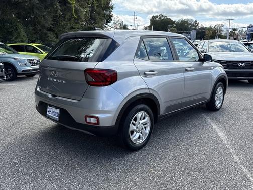 2024 Hyundai VENUE SE