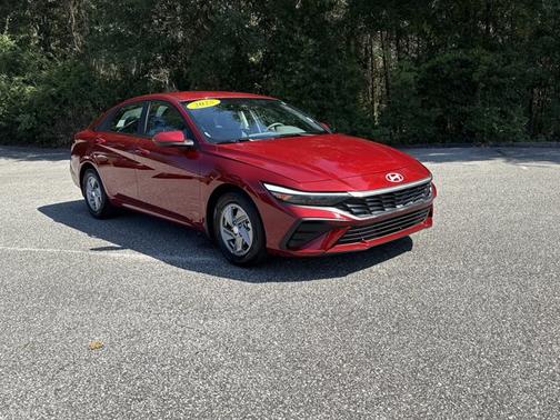 2025 Hyundai ELANTRA SE