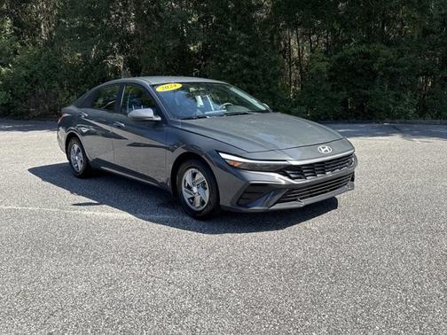 2024 Hyundai ELANTRA SE