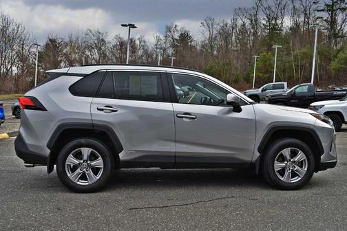 2022 Toyota RAV4 Hybrid XLE