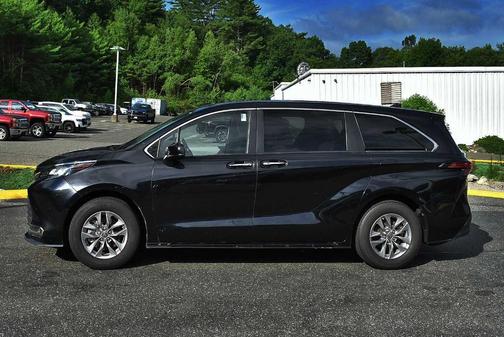 2022 Toyota Sienna XLE