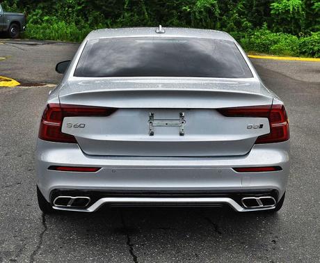 2022 Volvo S60 B5 R-Design