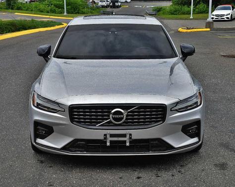 2022 Volvo S60 B5 R-Design