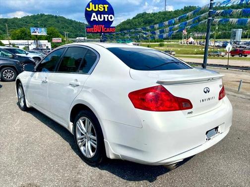 2015 INFINITI Q40 Base