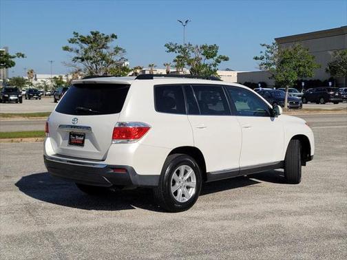 2011 Toyota Highlander SE