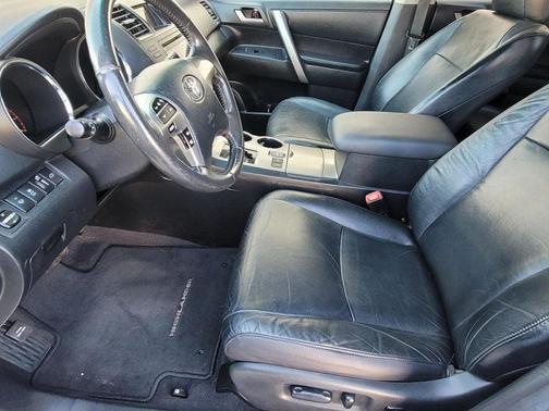 2011 Toyota Highlander SE