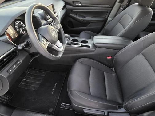 White 2021 Nissan Altima S FWD