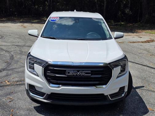 White 2022 GMC Terrain SLE