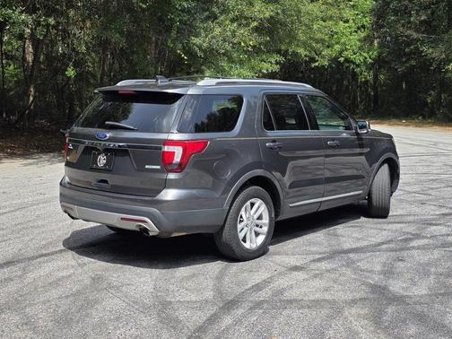 Grey 2017 Ford Explorer XLT