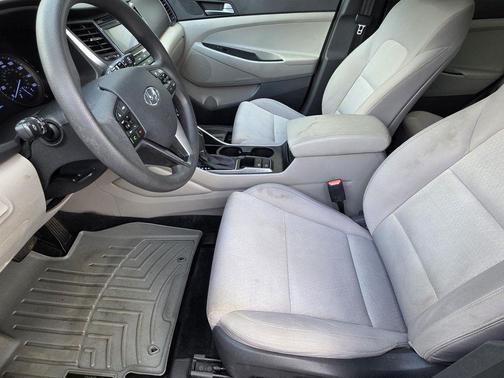 2016 Hyundai TUCSON SE