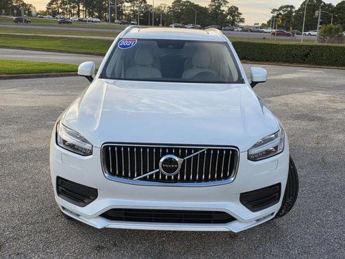 White 2021 Volvo XC90 T6 Momentum