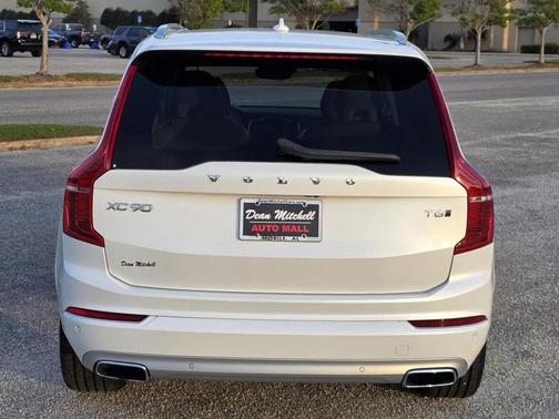 2021 Volvo XC90 T6 Momentum