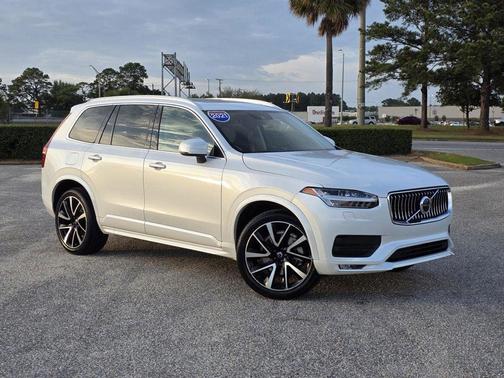 2021 Volvo XC90 T6 Momentum