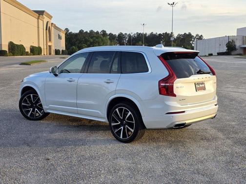 2021 Volvo XC90 T6 Momentum