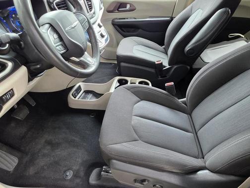White 2022 Chrysler Voyager LX