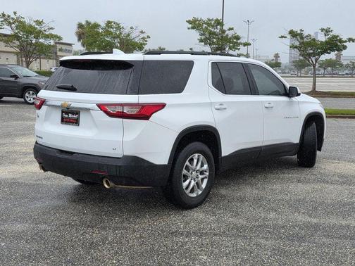 White 2020 Chevrolet Traverse LT Cloth