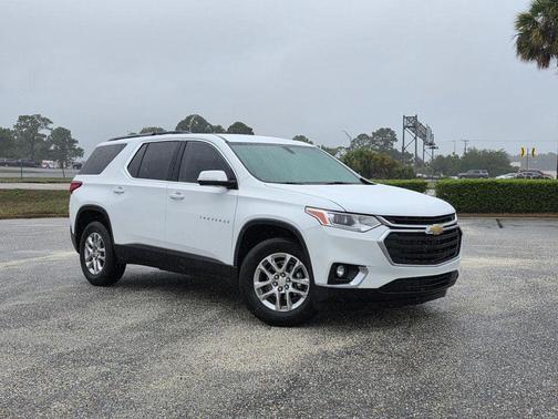White 2020 Chevrolet Traverse LT Cloth