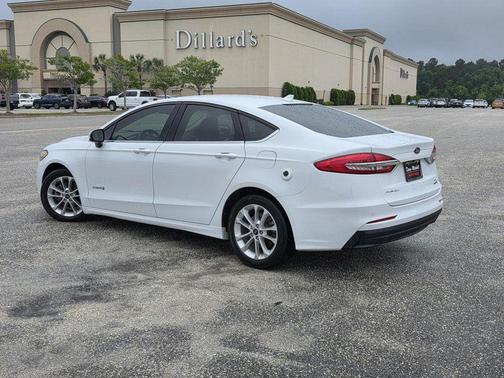 White 2019 Ford Fusion Hybrid SE