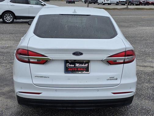 White 2019 Ford Fusion Hybrid SE