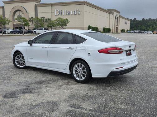 White 2019 Ford Fusion Hybrid SE