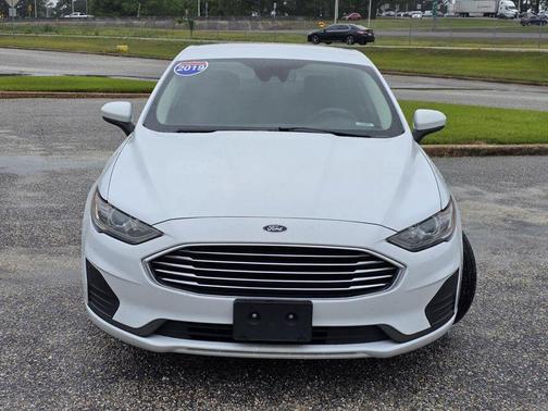 White 2019 Ford Fusion Hybrid SE