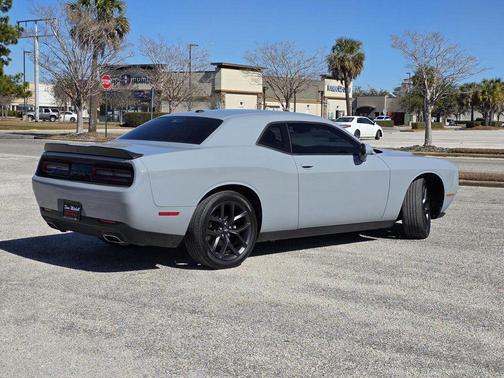 2022 Dodge Challenger SXT
