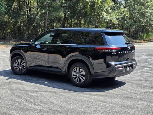 2023 Nissan Pathfinder S 4WD
