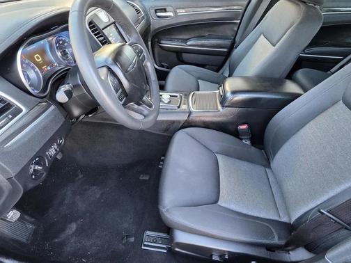 2022 Chrysler 300 Touring