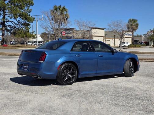 2022 Chrysler 300 Touring