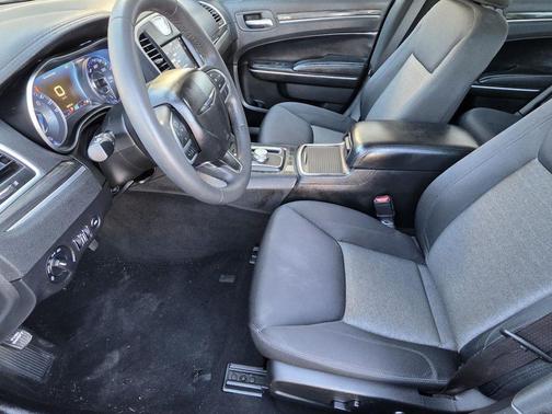 2022 Chrysler 300 Touring