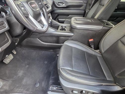White 2022 GMC Yukon XL SLT