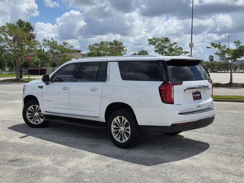 White 2022 GMC Yukon XL SLT