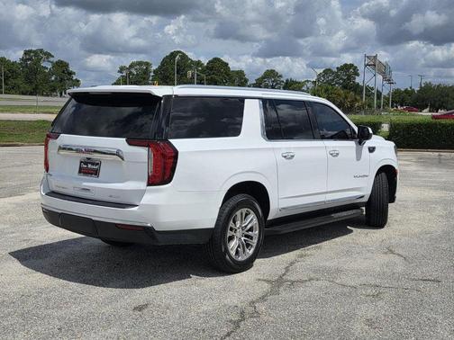 White 2022 GMC Yukon XL SLT
