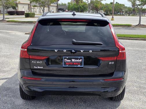 Black 2023 Volvo XC60 B5 Core