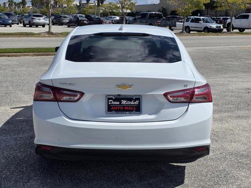 2022 Chevrolet Malibu FWD LT