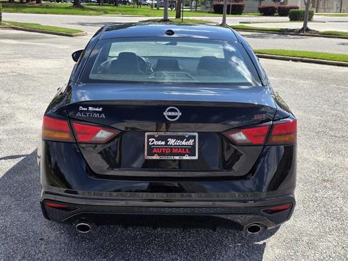 Black 2024 Nissan Altima SR FWD