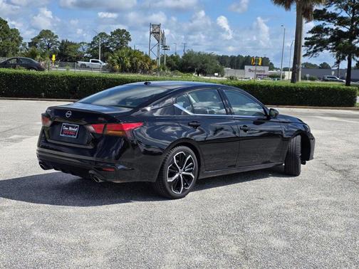 Black 2024 Nissan Altima SR FWD