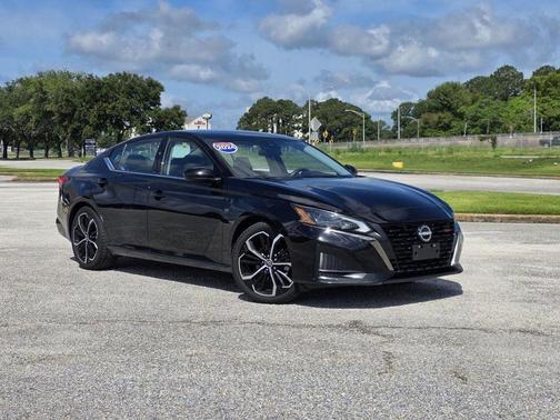 Black 2024 Nissan Altima SR FWD
