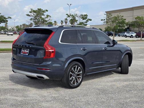 Blue 2018 Volvo XC90 T6 Momentum