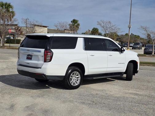2023 Chevrolet Suburban LT