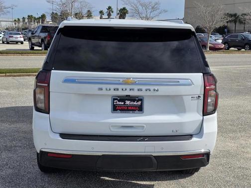 2023 Chevrolet Suburban LT