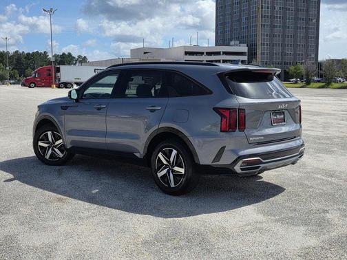 Silver 2023 Kia Sorento S