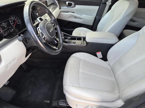 Silver 2023 Kia Sorento S