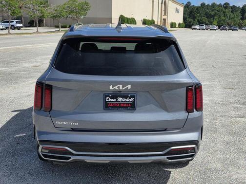 Silver 2023 Kia Sorento S