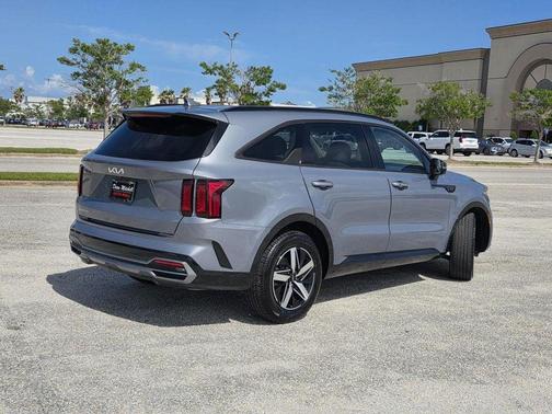 Silver 2023 Kia Sorento S